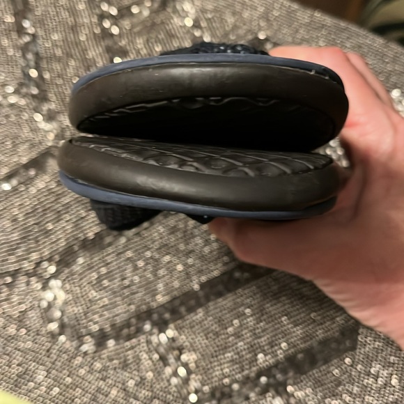 Vionic Tide Flip Flops: Navy Sparkle Leather Strap Contour Sandals, Size 7 - Picture 4 of 6